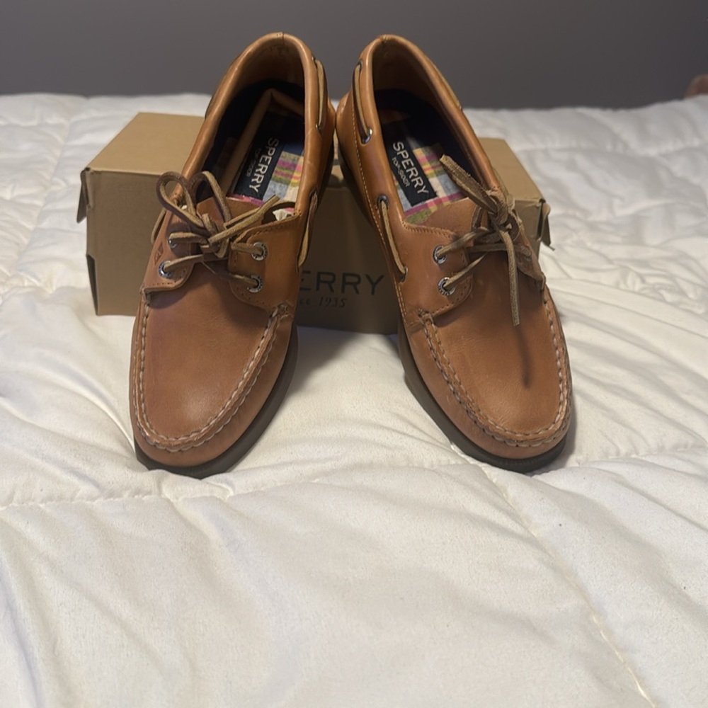 Sperry sz 8 new